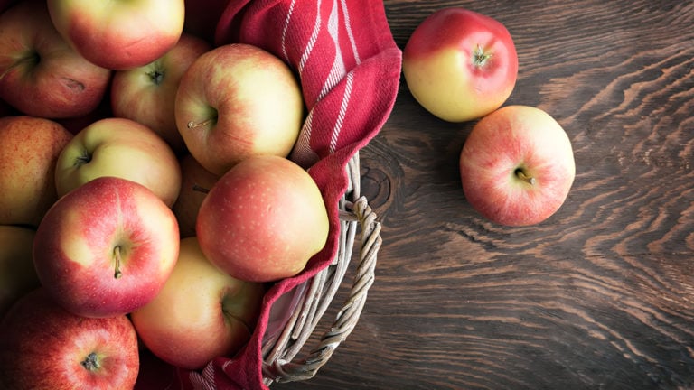 apples in the basket