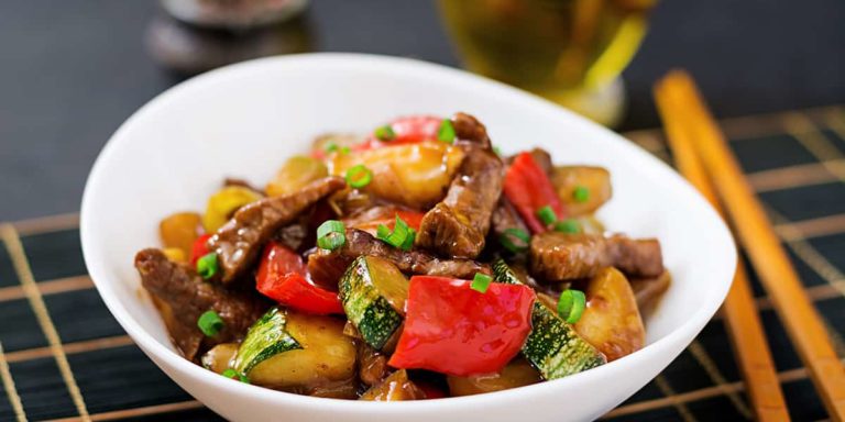 Stir fry beef, sweet peppers, zucchini and green apples