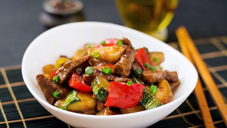 Stir fry beef, sweet peppers, zucchini and green apples