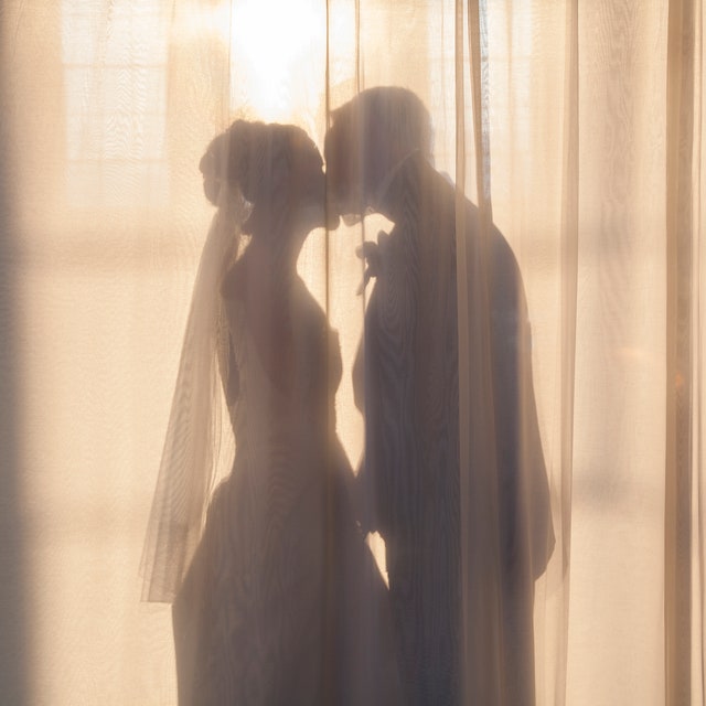 Before the Wedding, I Asked Myself: Am I Marrying for Love or for Social Media?