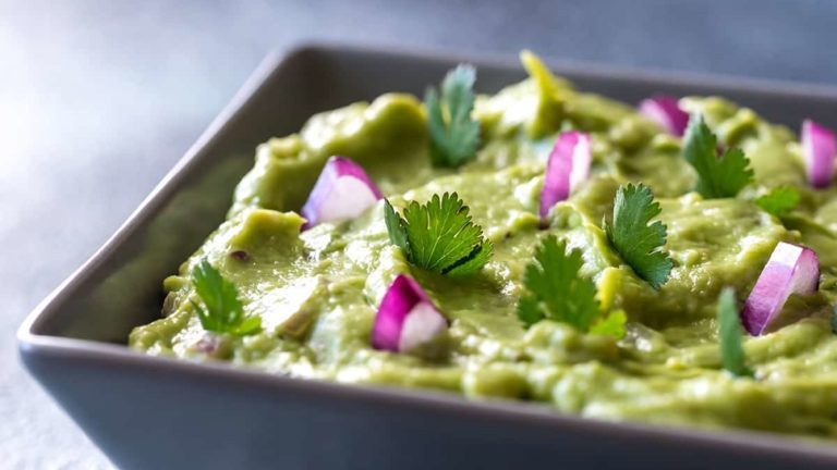 Guacamole in the bowl