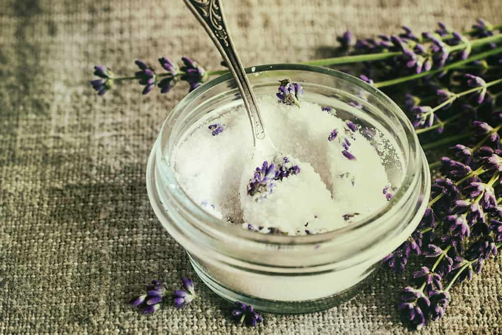 Sugar flavored with lavender