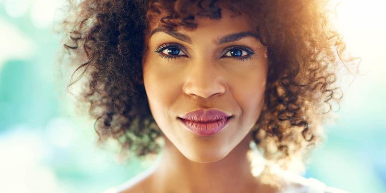 Woman Similing because she knows the sings of gluten sensitivity