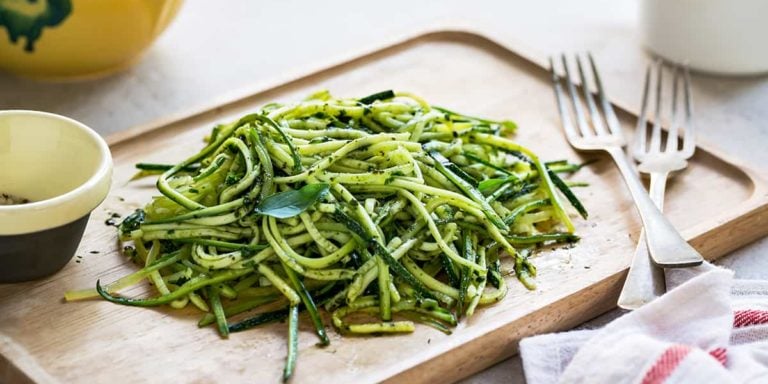 Zucchini spaghetti in Pesto sauce