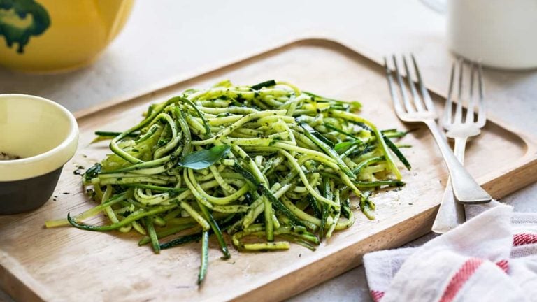 Zucchini spaghetti in Pesto sauce